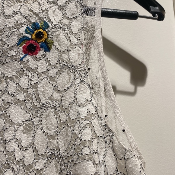 Super cute sleeveless top by Maeve. Size 10 - Picture 5 of 9